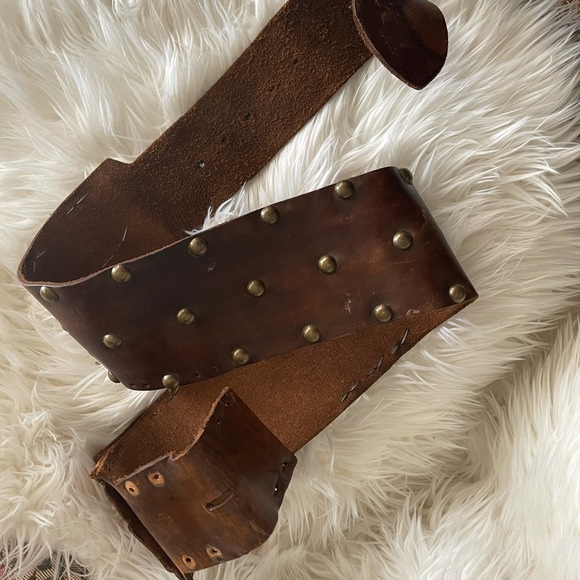 ❌SOLD❌ Vintage Handmade Studded Tool Kidney Belt Leather - Picture 2 of 13